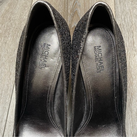 Women’s Michael Michael Kors Glitter Sparkly Gray Pump Pointed Toe Heels Size 8M - Picture 7 of 16